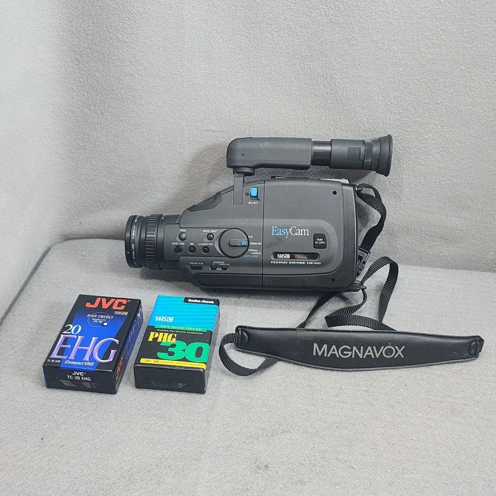 Magnavox EasyCam VHS-C Camcorder CVN610AV01 8:1 Zoom Vintage Video Not Tested